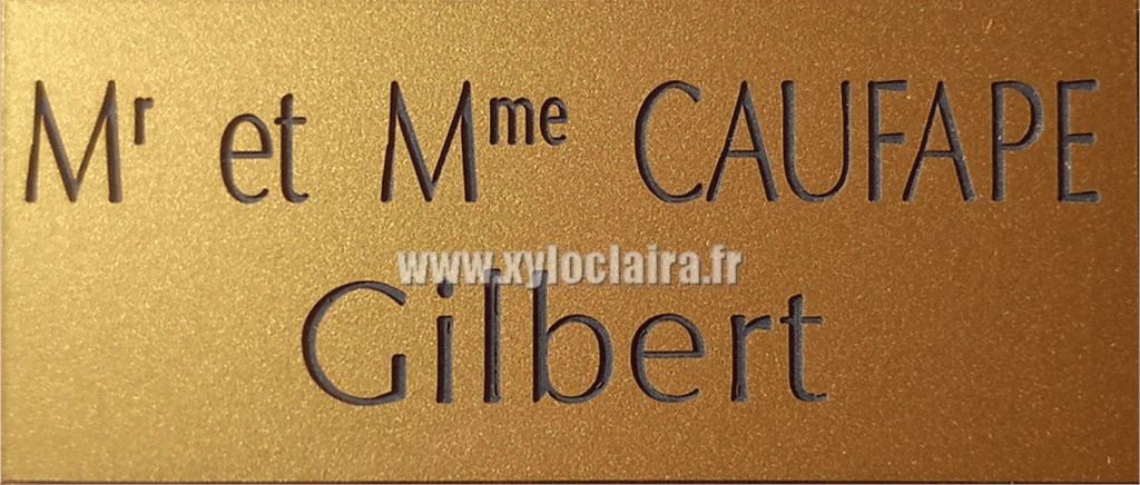 Réf : 17927 Gravoglas 2 plex brillant - 70x30mm - 2 Lignes - Mr et Mme NOM Prénom