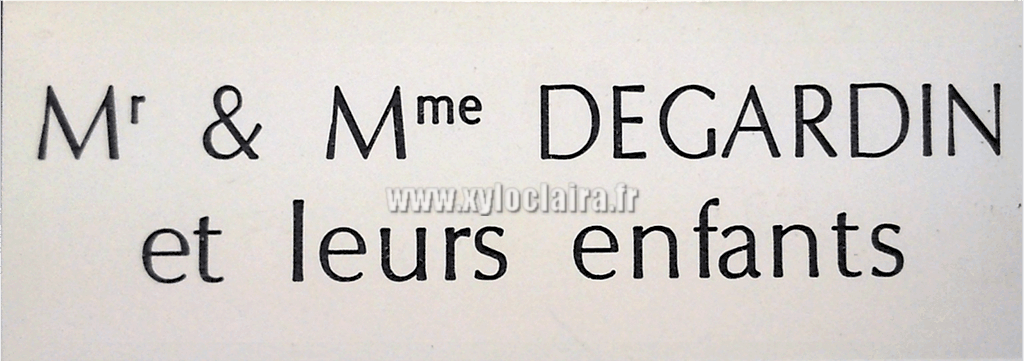 Réf : 18984 Gravoply ultra en mat -2 Lignes - Mr&Mme DEGARDIN et leurs enfants